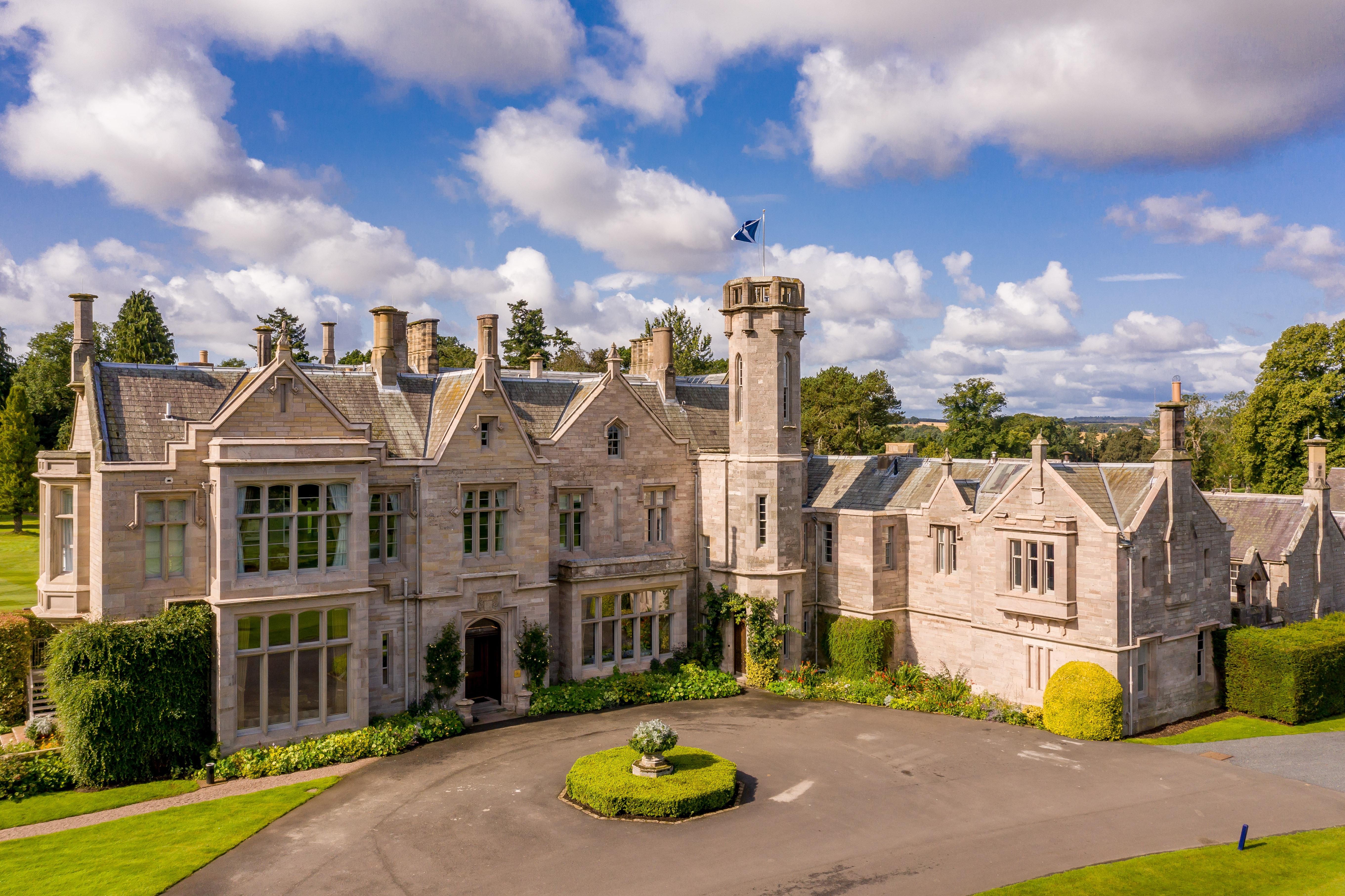 Schloss Roxburghe, Part Of Destination By Hyatt Εξωτερικό φωτογραφία The main entrance to the school