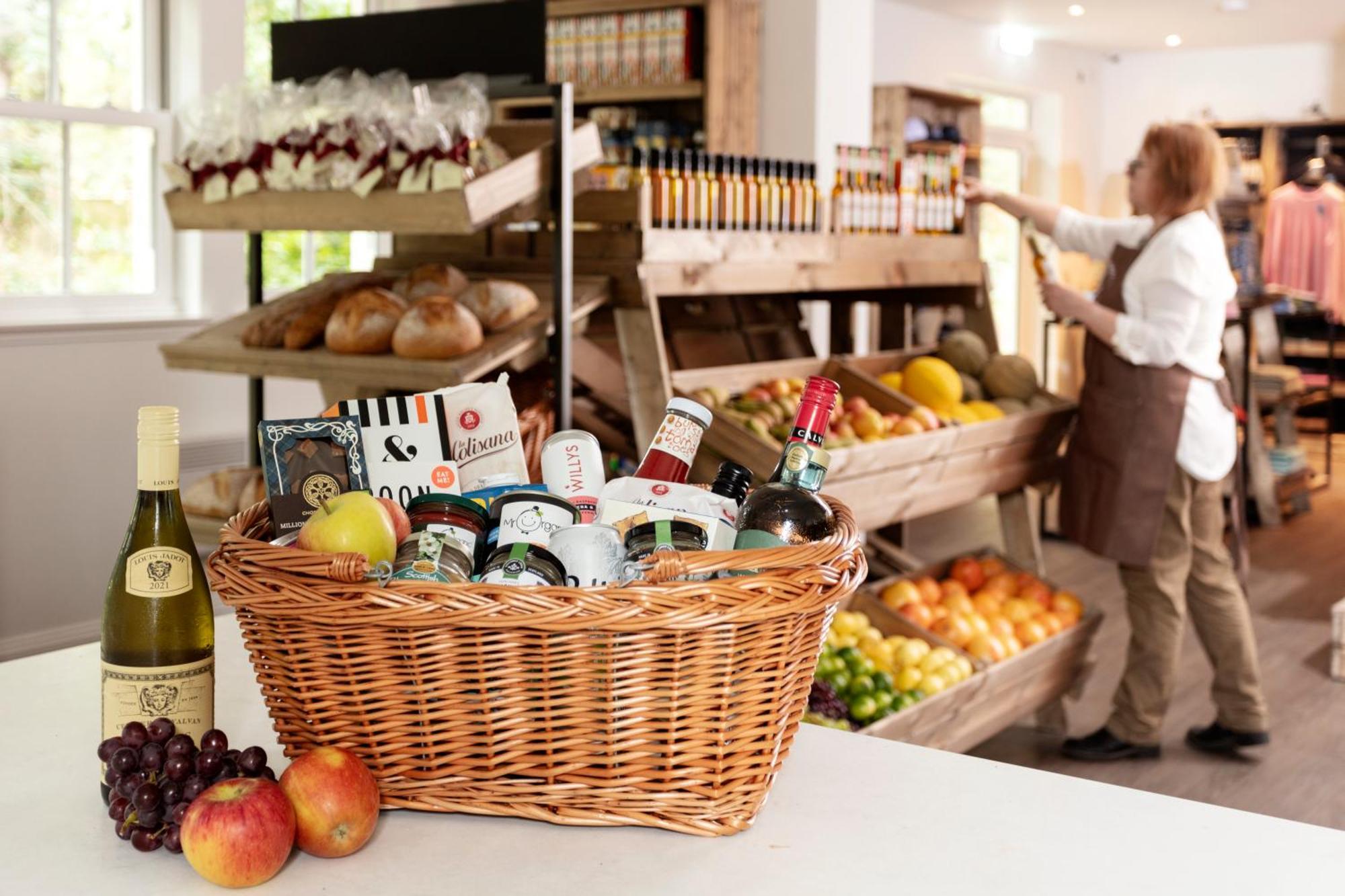 Schloss Roxburghe, Part Of Destination By Hyatt Εξωτερικό φωτογραφία A typical shopping basket
