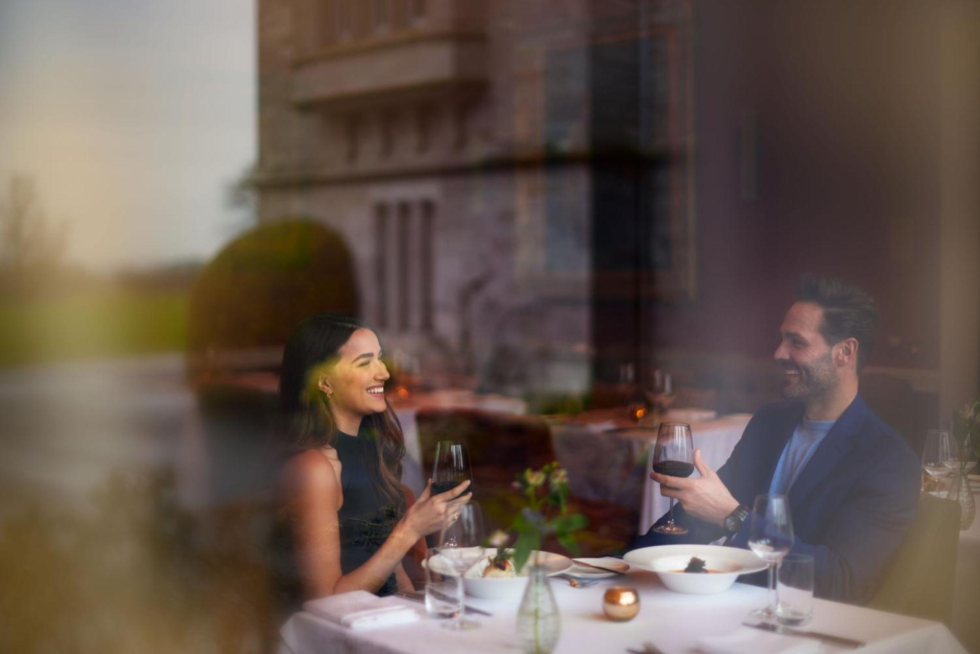 Schloss Roxburghe, Part Of Destination By Hyatt Εξωτερικό φωτογραφία A couple dining at a restaurant
