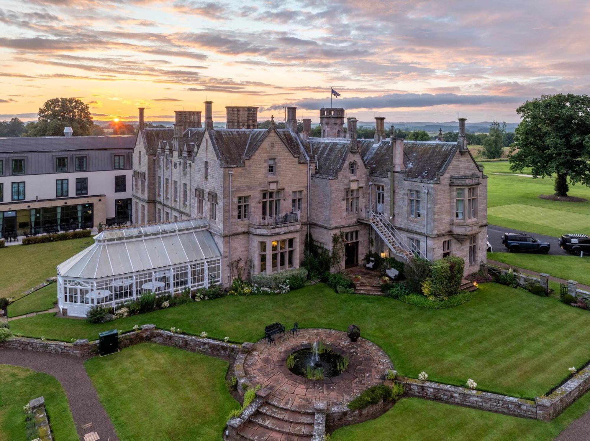Schloss Roxburghe, Part Of Destination By Hyatt Εξωτερικό φωτογραφία The hotel at sunset