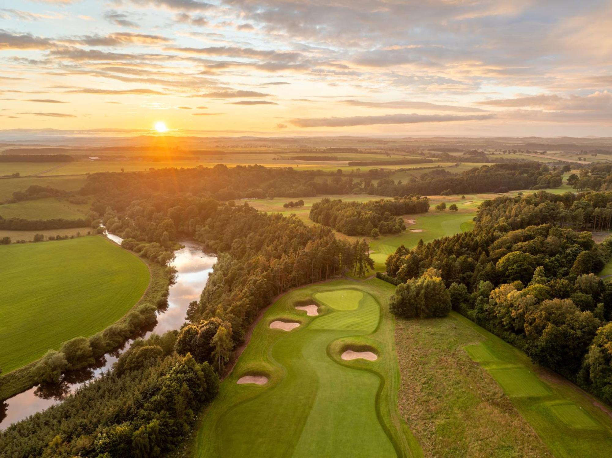 Schloss Roxburghe, Part Of Destination By Hyatt Εξωτερικό φωτογραφία The 18th hole at the Old Golf Course