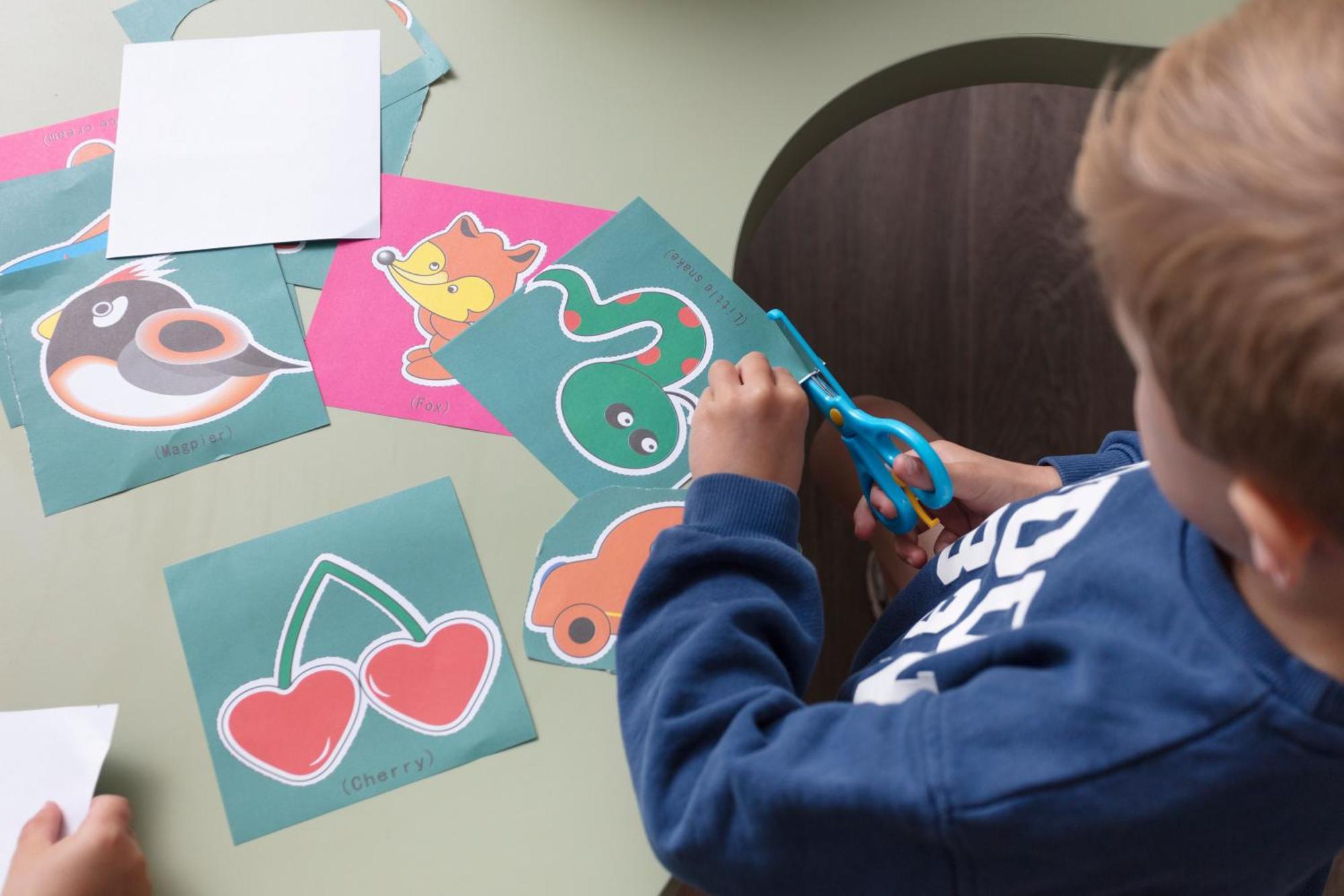 Schloss Roxburghe, Part Of Destination By Hyatt Εξωτερικό φωτογραφία Child using scissors